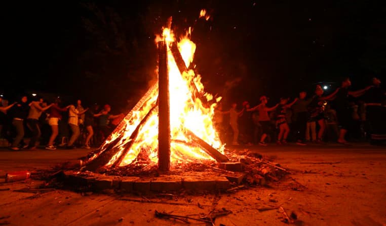 bonfire-party bonfire-party