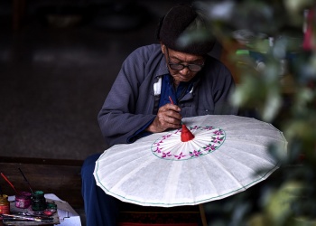 Wuyuan Jialu Oil Paper Umbrella Making