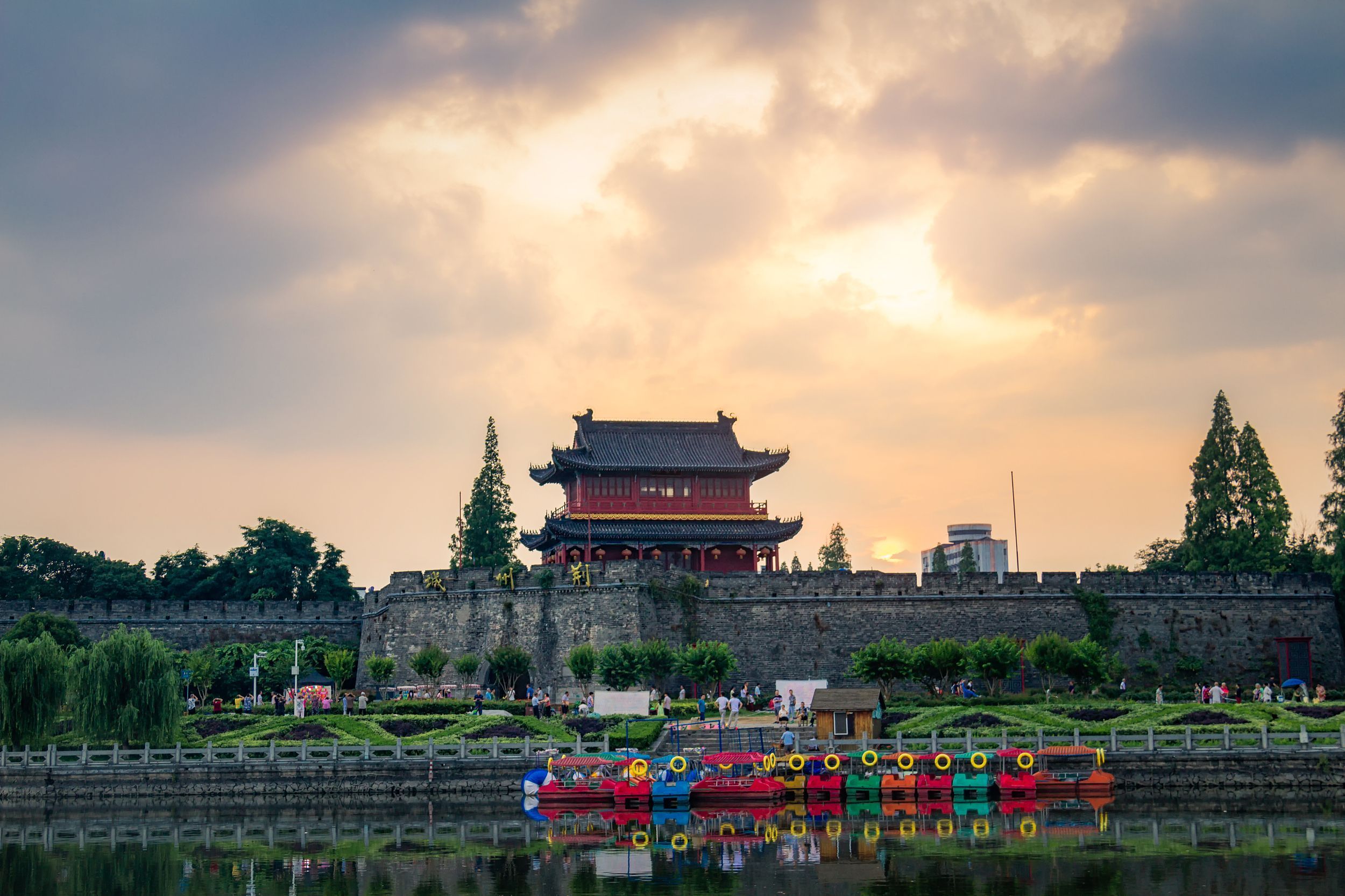 Jingzhou : Ancient City Walls & Riverfront Night Markets | Ultimate Cultural Travel Guide